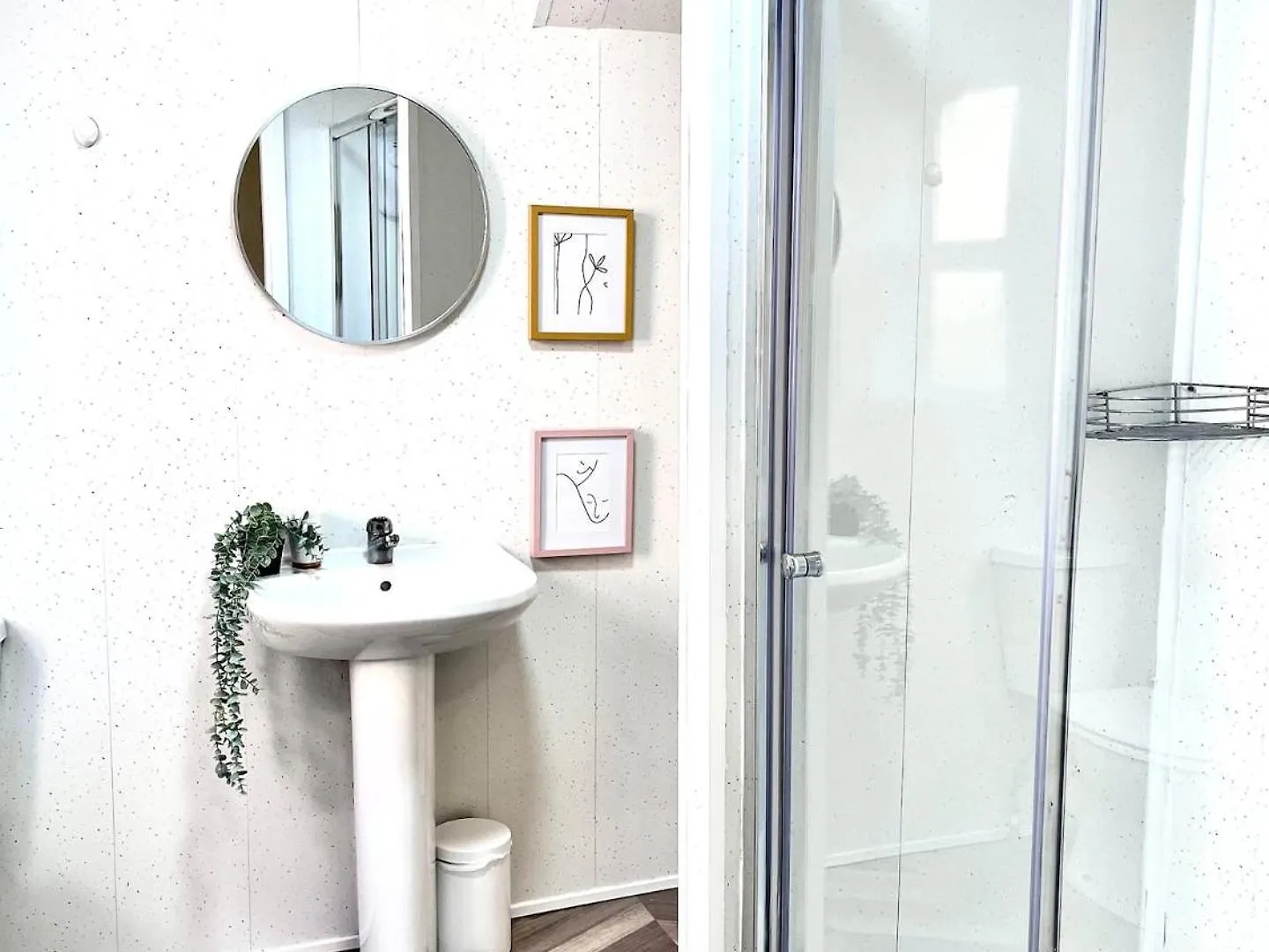 Centrally Located Apartment-Free Parking Newcastle upon Tyne 0*,